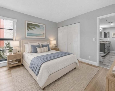 2206 S Cypress Bend Drive - Photo Thumbnail 9