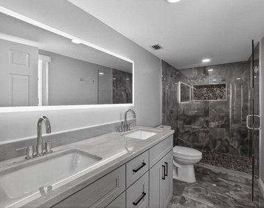 2206 S Cypress Bend Drive - Photo Thumbnail 8