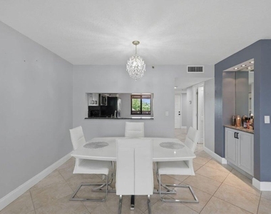 2206 S Cypress Bend Drive - Photo Thumbnail 4