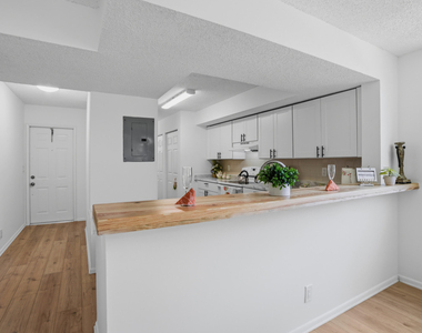 8296 Nw 24th Street - Photo Thumbnail 2