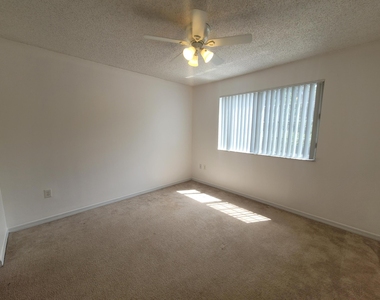4163 N Haverhill Road - Photo Thumbnail 6