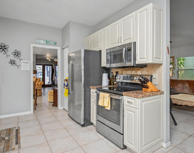 7678 Solimar Circle - Photo Thumbnail 21