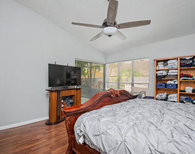 7678 Solimar Circle - Photo Thumbnail 23