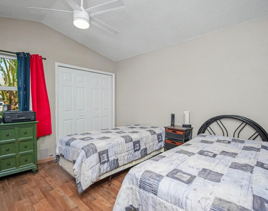 7678 Solimar Circle - Photo Thumbnail 28
