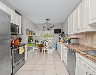 7678 Solimar Circle - Photo Thumbnail 16