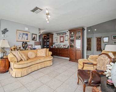 7678 Solimar Circle - Photo Thumbnail 5