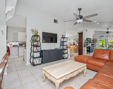 7678 Solimar Circle - Photo Thumbnail 13