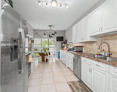 7678 Solimar Circle - Photo Thumbnail 17