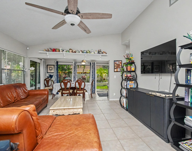 7678 Solimar Circle - Photo Thumbnail 11