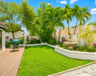 7678 Solimar Circle - Photo Thumbnail 30