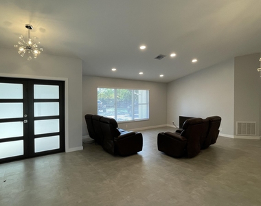 17548 32nd Lane N - Photo Thumbnail 6