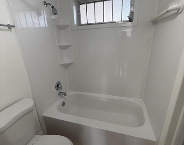 5750 Nw 64th Avenue - Photo Thumbnail 6