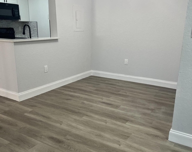 2820 N Oakland Forest Drive - Photo Thumbnail 2