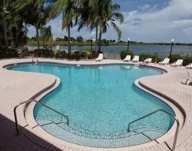 2820 N Oakland Forest Drive - Photo Thumbnail 13