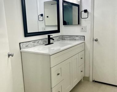 2820 N Oakland Forest Drive - Photo Thumbnail 6
