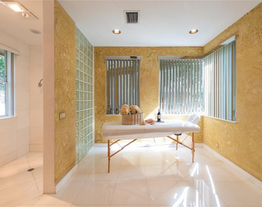 3190 Willow Lane - Photo Thumbnail 14