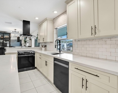 1430 Ne 57th Street - Photo Thumbnail 7