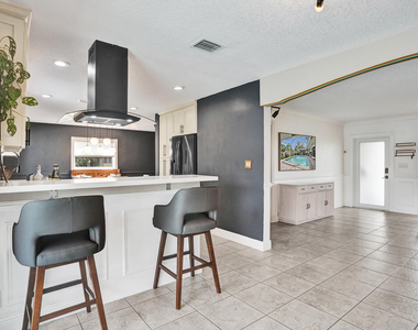 1430 Ne 57th Street - Photo Thumbnail 4