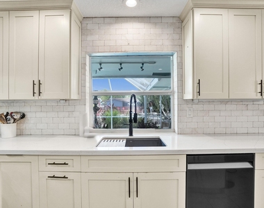 1430 Ne 57th Street - Photo Thumbnail 8