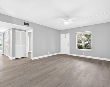6495 Chasewood Drive - Photo Thumbnail 2