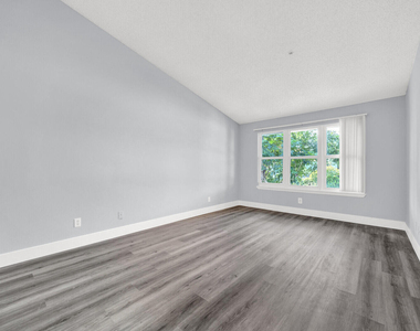 2319 N Congress Avenue - Photo Thumbnail 8