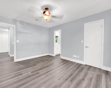 2319 N Congress Avenue - Photo Thumbnail 17