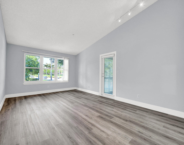 2319 N Congress Avenue - Photo Thumbnail 5