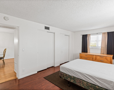 2515 Ne 2nd Court - Photo Thumbnail 18
