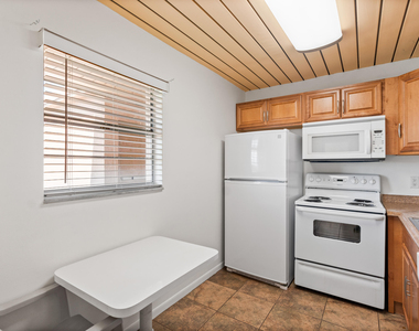2515 Ne 2nd Court - Photo Thumbnail 8