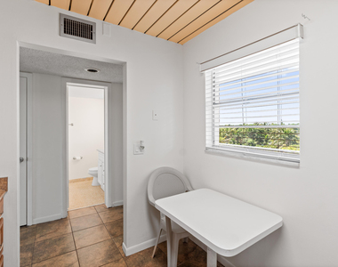 2515 Ne 2nd Court - Photo Thumbnail 10