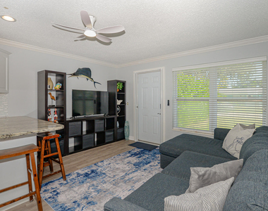 110 Sw Hideaway Place - Photo Thumbnail 2