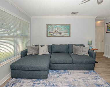 110 Sw Hideaway Place - Photo Thumbnail 3