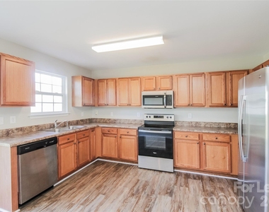 905 River Trail Road - Photo Thumbnail 3