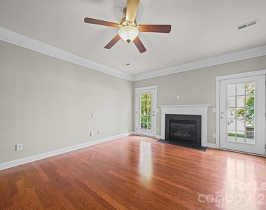 3405 Bidwell Avenue - Photo Thumbnail 4