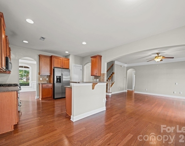 3405 Bidwell Avenue - Photo Thumbnail 5