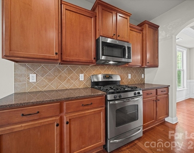 3405 Bidwell Avenue - Photo Thumbnail 12