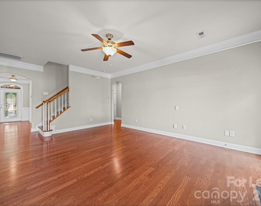 3405 Bidwell Avenue - Photo Thumbnail 2