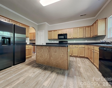 1909 Thorn Crest Drive - Photo Thumbnail 1