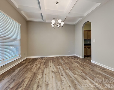 1909 Thorn Crest Drive - Photo Thumbnail 6