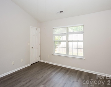 5429 Morning Breeze Lane - Photo Thumbnail 11