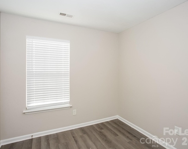 5429 Morning Breeze Lane - Photo Thumbnail 10