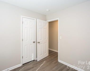 5429 Morning Breeze Lane - Photo Thumbnail 8