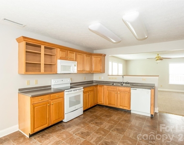 5525 Hammermill Drive - Photo Thumbnail 3
