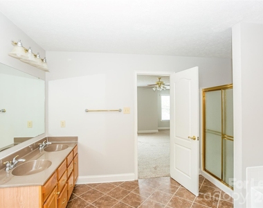 5525 Hammermill Drive - Photo Thumbnail 7