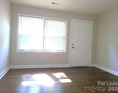 956 S Hoskins Road - Photo Thumbnail 5