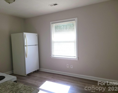 956 S Hoskins Road - Photo Thumbnail 2