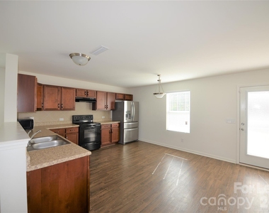 9527 Hanberry Boulevard - Photo Thumbnail 4