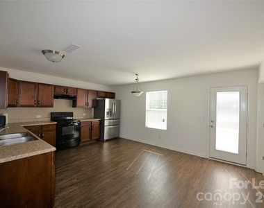 9527 Hanberry Boulevard - Photo Thumbnail 2