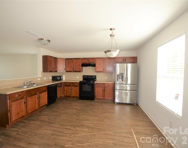 9527 Hanberry Boulevard - Photo Thumbnail 3