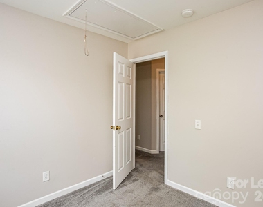 1418 Peach Park Lane - Photo Thumbnail 9